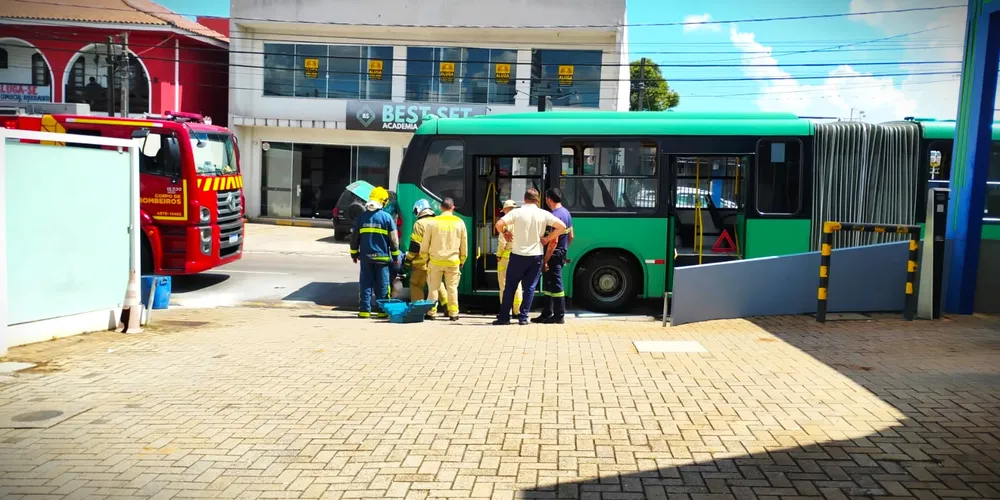 Equipes do Corpo de Bombeiros foram acionadas para o local da ocorrência