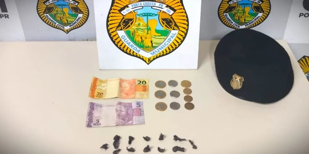 Drogas e certa quantia em dinheiro foram apreendidas pela Guarda Municipal