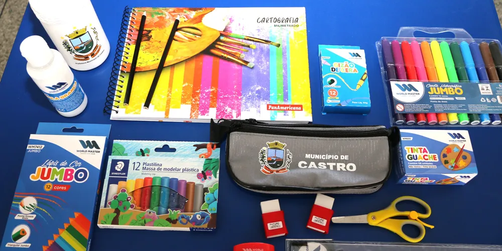 São três modelos de kits para atender crianças do ensino infantil e fundamental