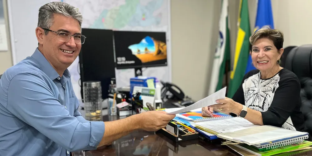 Presidente da Câmara Municipal, vereador Julio Küller (MDB), e a prefeita de Ponta Grossa, Elizabeth Schmidt (União 
Brasil), se reuniram nesta terça-feira