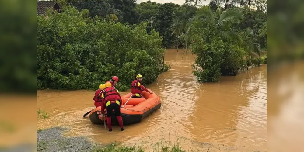 Cidades mais afetadas foram Guaratuba, Morretes, Paranaguá e Antonina, segundo a Defesa Civil