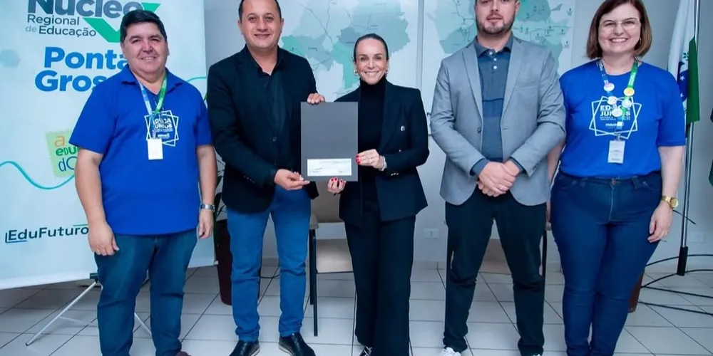 Após a visita, Mario Cezar aproveitou para parabenizar a secretaria Municipal de Educação Izabel Gabrich e o atual prefeito Abimael do Valle