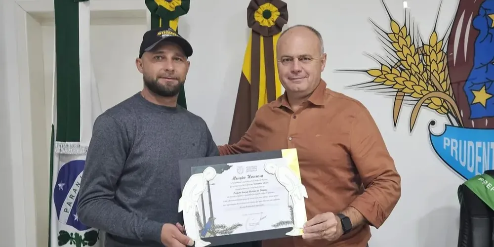 A Secretaria Municipal de Esportes de Prudentópolis entregou a menção ao prefeito Osnei Stadler