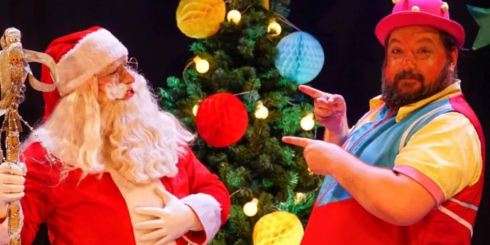 Às 18h30, tem início o espetáculo Natal Mágico do SESC Arte Móvel