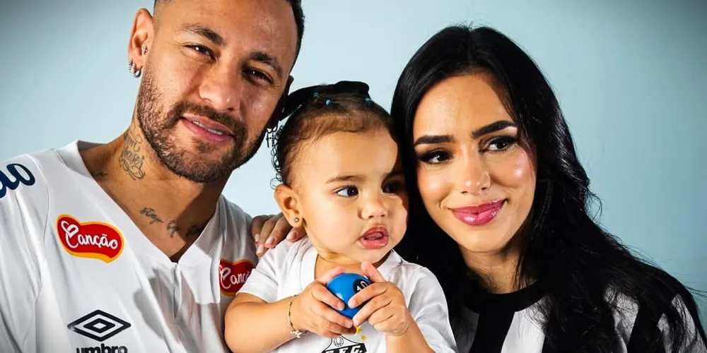 Neymar, Mavie e Bruna em sessão de fotos para o Santos