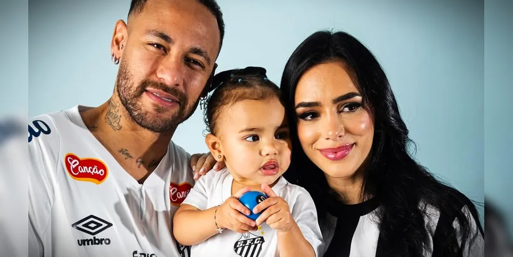 Neymar, Mavie e Bruna em sessão de fotos para o Santos