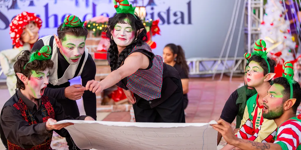 Peça o Natal de Cristal atraiu diversas pessoas, durante o Natal 2024