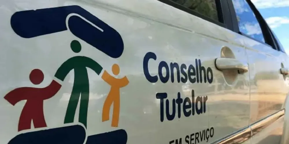 Mãe estava bebendo com filhos de 3 e 4 anos