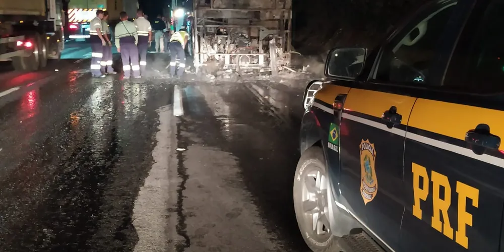 Motorista do ônibus estava sozinho no veículo, no momento do acidente