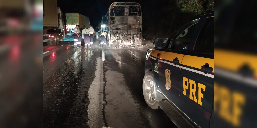 Motorista do ônibus estava sozinho no veículo, no momento do acidente