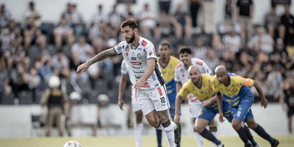 Partida acontece no Estádio Germano Krüger
