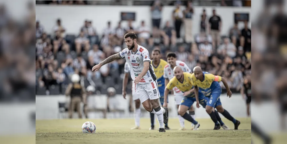 Partida acontece no Estádio Germano Krüger