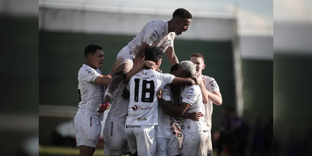 Com gol no fim, Operário vence Santa Cruz de virada pela Copinha