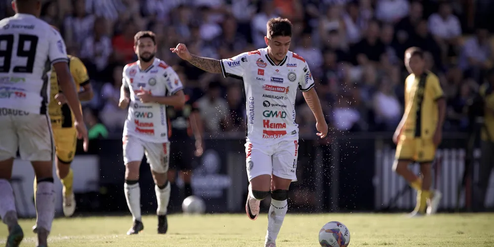 Com a vitória sobre o Cascavel, o Operário voltou a liderar o Campeonato Paranaense