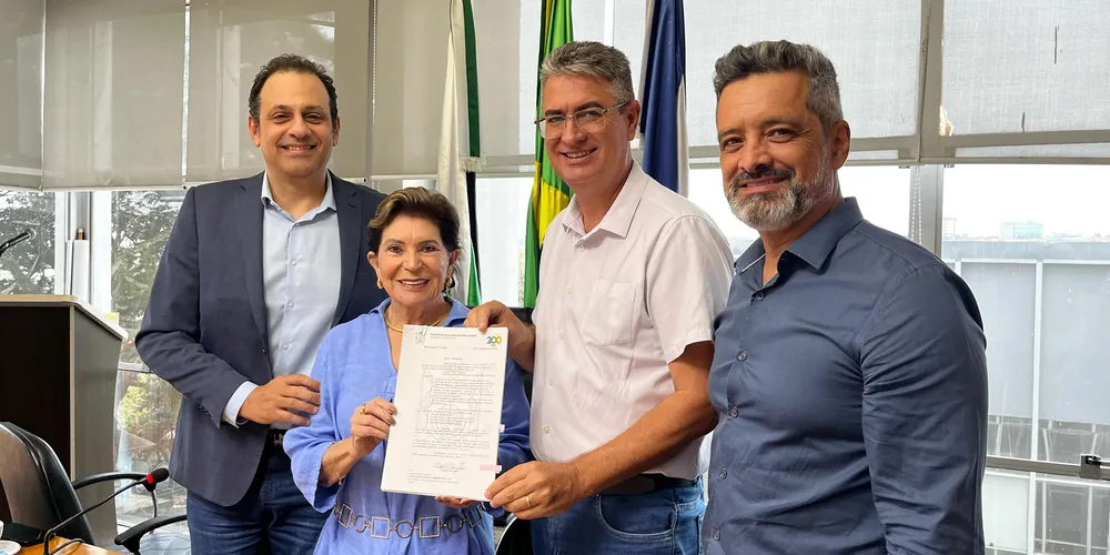Prefeita Elizabeth e outras lideranças assinaram o protocolo nesta segunda-feira (17)
