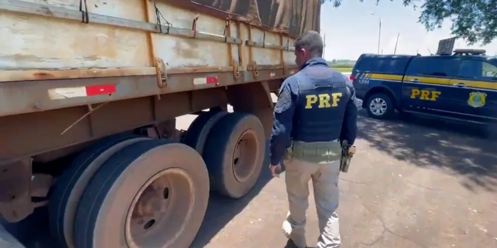 PRF flagra carreta sem freios e com pneus "no arame"