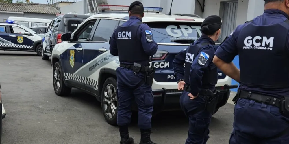 Mulher foi levada para a Cadeia Pública Hildebrando de Souza