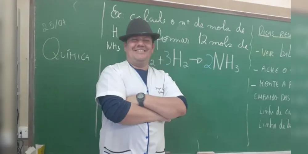 Ericson Rodrigues Carneiro é professor de química