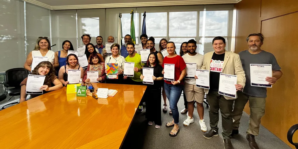 Imagem ilustrativa da imagem PG entrega certificados para captação do Promific 2025
