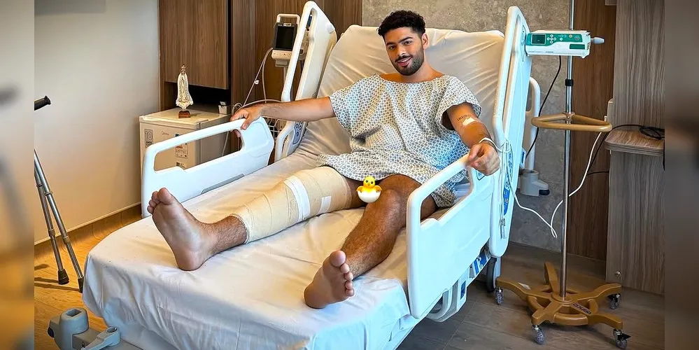 Artista fez uma operação no ligamento do joelho