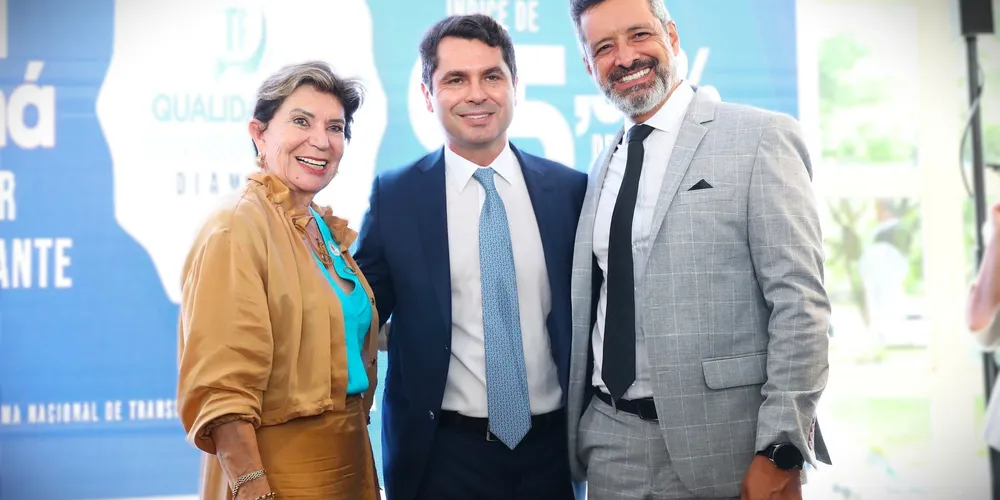Elizabeth Schmidt, Alexandre Curi e Pastor Moisés Faria durante evento na Alep