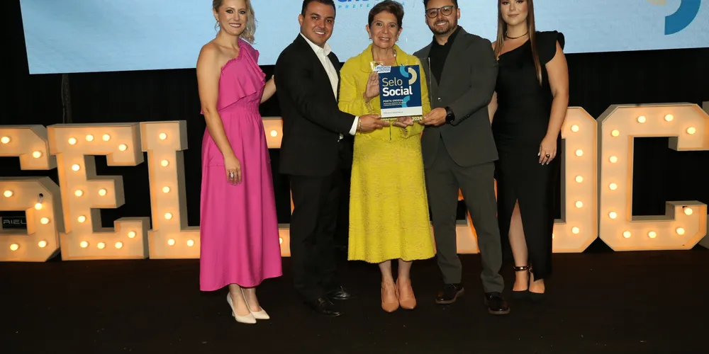 Representantes da Princesa Assistência estiveram recebendo a homenagem