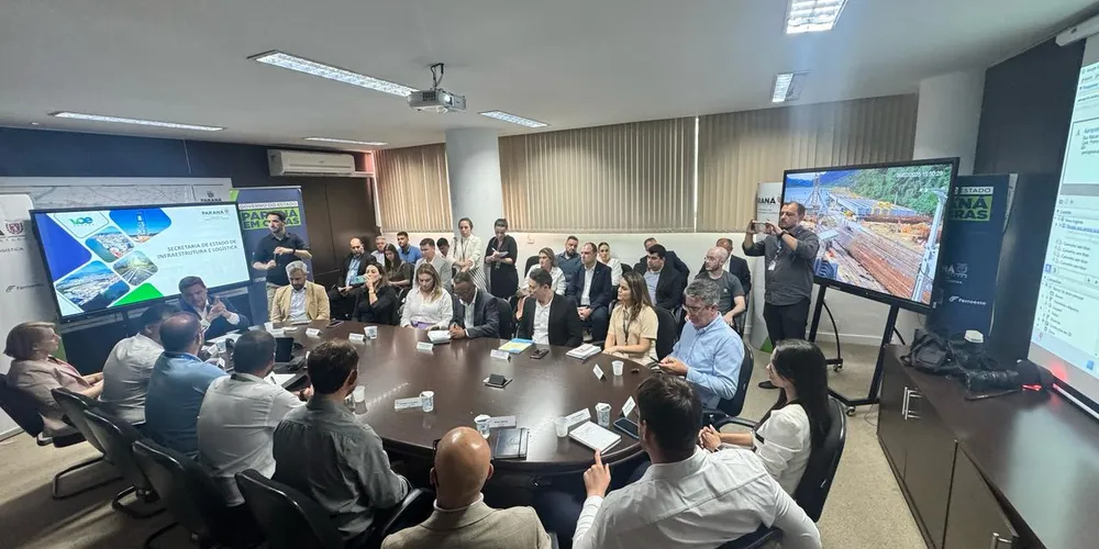 Reunião ocorrida nesta quinta-feira (6), em Curitiba, debateu as medidas a serem adotadas para a manutenção dos serviços do aeroporto Sant'Ana