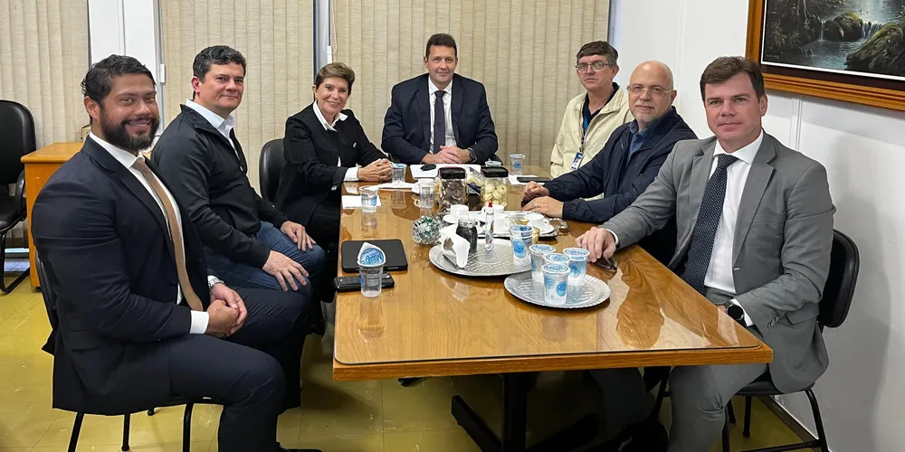 Senador ainda conheceu a estrutura da Controladoria-Geral do Município