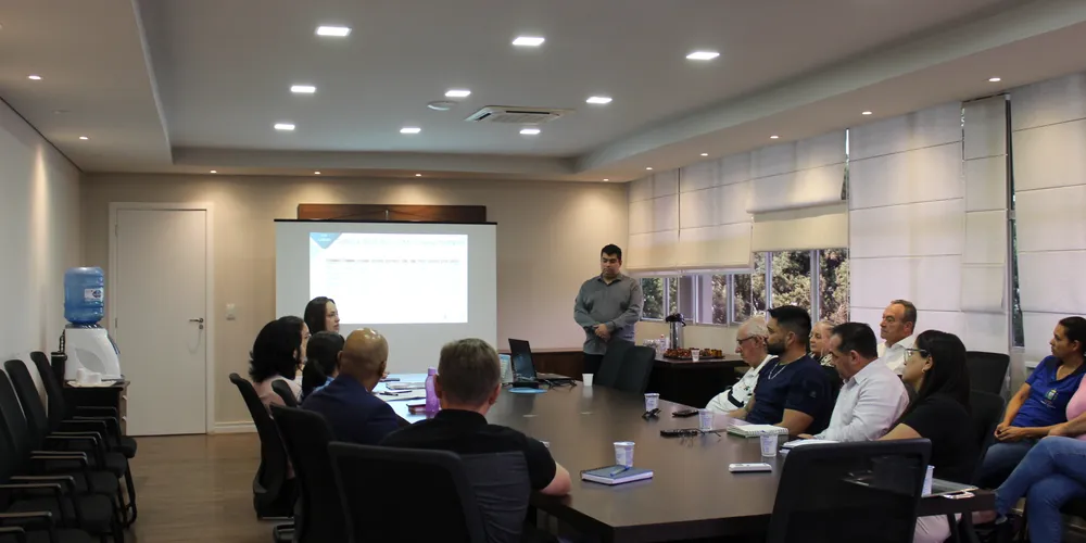 Prefeitura e Funpar discutem reestruturação do transporte coletivo de Castro