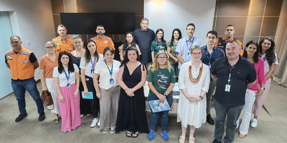 Reunião para debater o levantamento dos casos de dengue