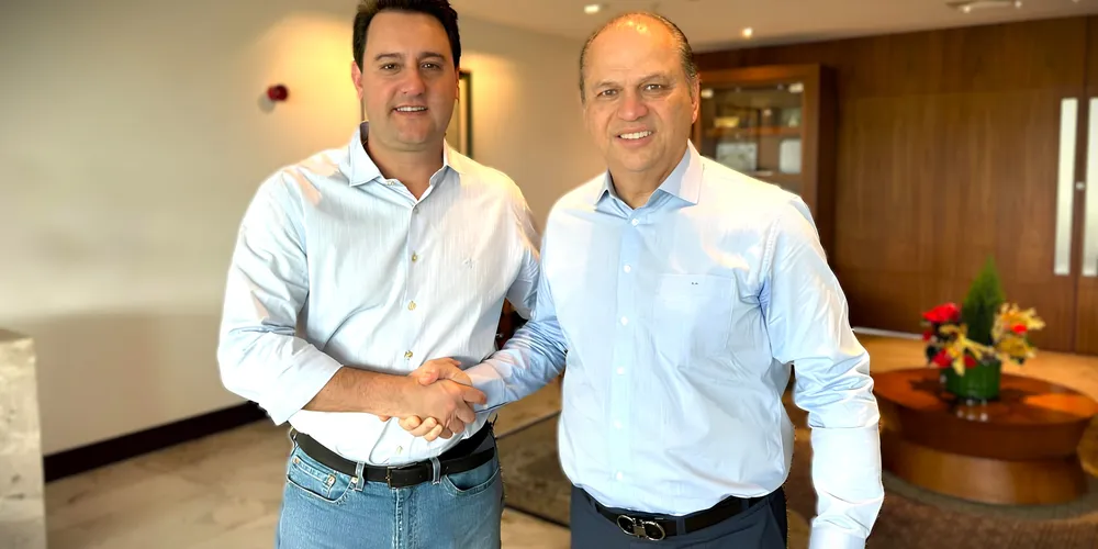 À esquerda Ratinho Junior e à direita Ricardo Barros