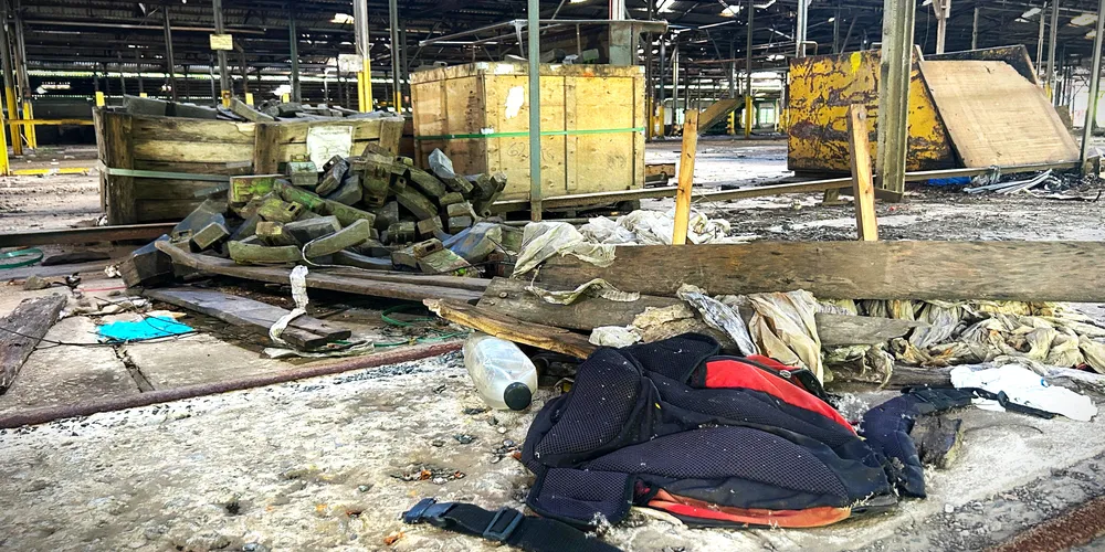 Lixos ligam alerta para possível foco do mosquito da dengue