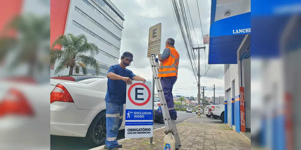 Equipes trabalham na revitalização da sinalização da região central