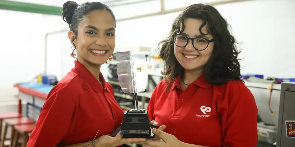 Participantes da equipe MinervaBots