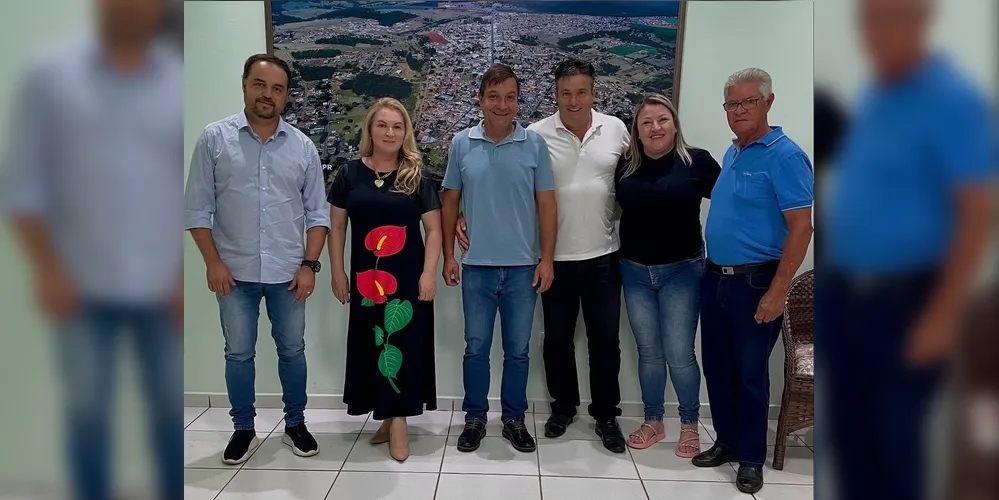 A reunião aconteceu no gabinete da Prefeitura Municipal de Curiúva