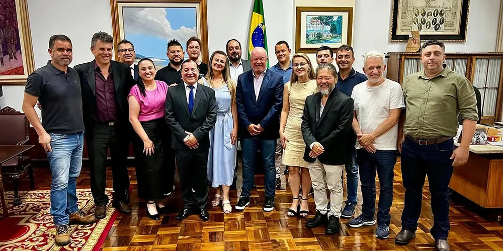 Fernanda Sardanha se reuniu com representantes da ADETEC