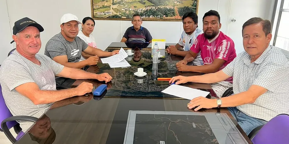 Ary Mattos recebeu o cacique Irailson Jorge, o vice-cacique Inock Correia e demais integrantes da Aldeia