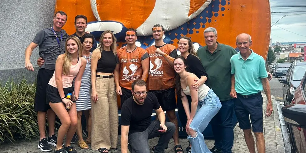 Alunos, pais e professores celebraram as aprovações