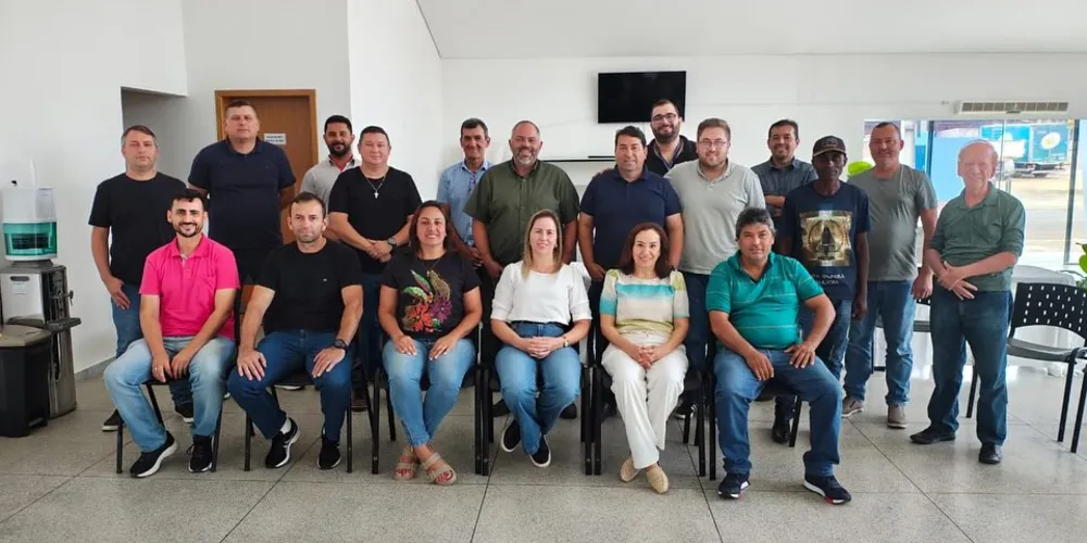 Artagão Júnior (PSD) participou de reunião com o prefeito Orli de Cristo (PL), vereadores e secretários de Ivaí