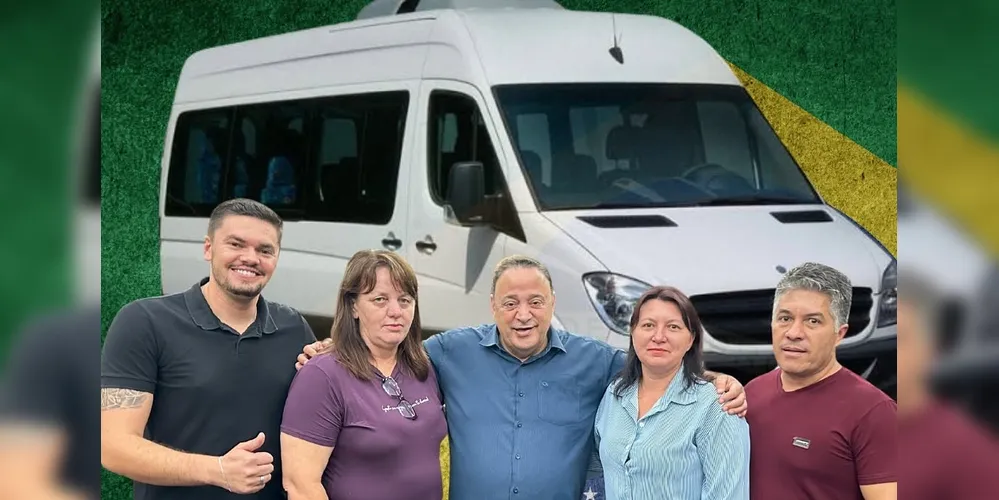 O vereador Léo, Hussein Bakri e demais representantes estiveram reunidos durante o anúncio.