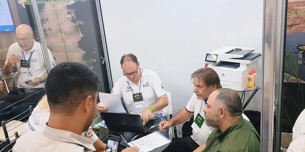 O prefeito Ivanor Muller e o deputado estadual Artagão Junior estiveram reunidos no evento.