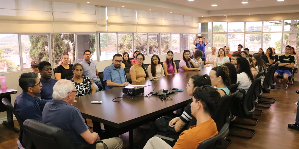 Em reunião com estudantes, a Prefeitura ampliou o valor do auxílio para 2025