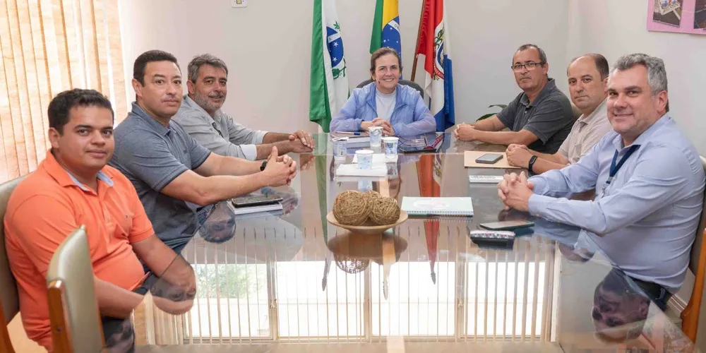 A reunião aconteceu no Gabinete do Paço das Araucárias