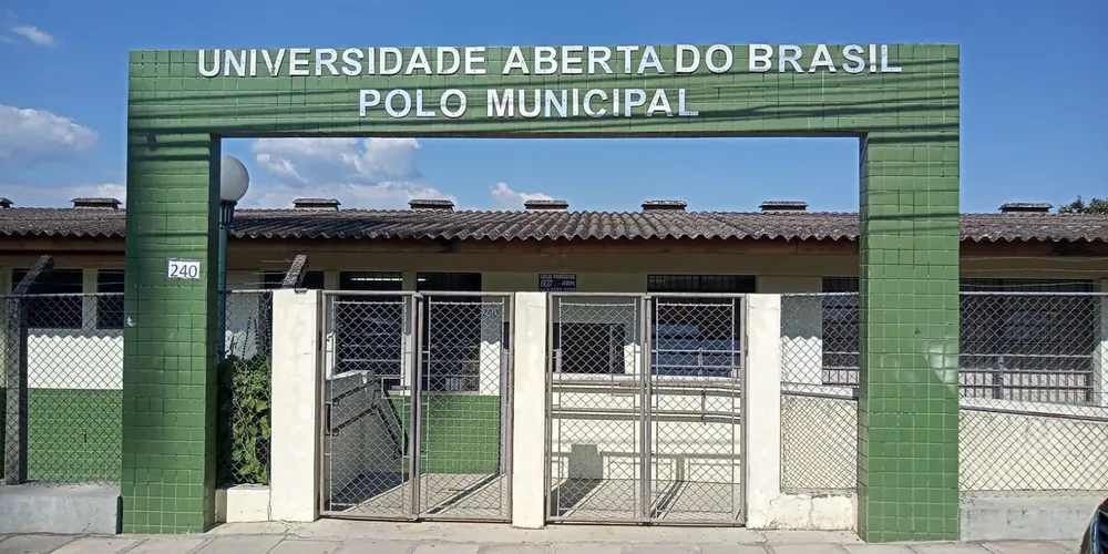 A autenticação dos documentos necessários para a inscrição pode ser realizada diretamente no polo, sem custos para o candidato