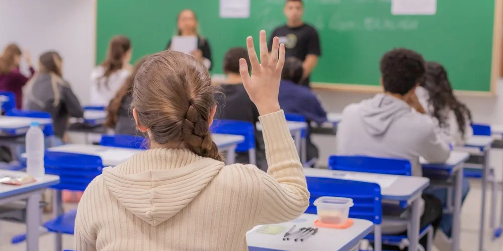 O Aprova Paraná Universidades é um sistema de gestão de inscrições das universidades estaduais do Paraná que visa democratizar o acesso ao ensino superior