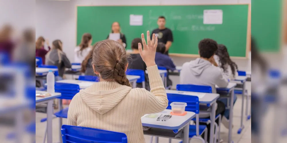 O Aprova Paraná Universidades é um sistema de gestão de inscrições das universidades estaduais do Paraná que visa democratizar o acesso ao ensino superior