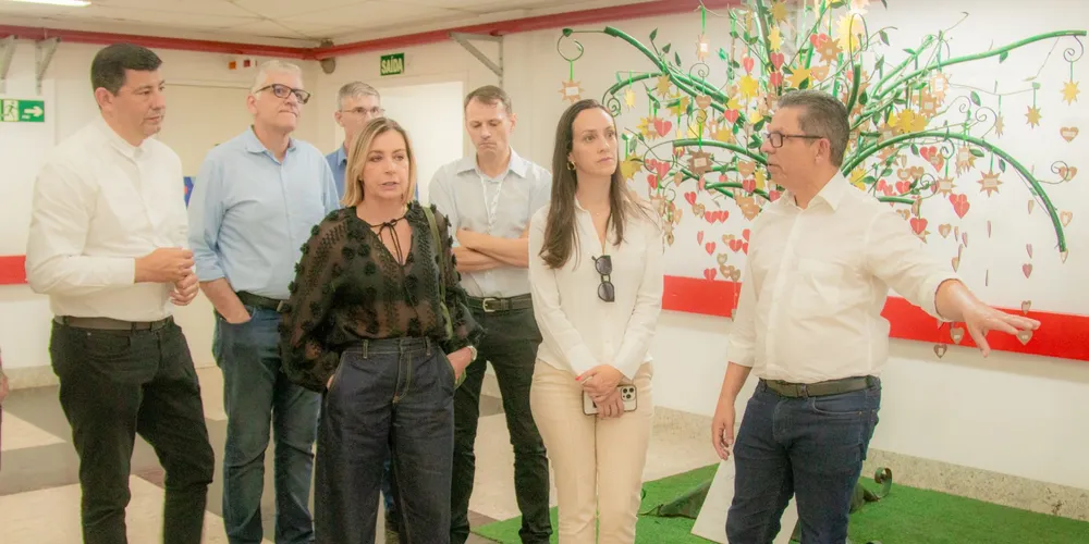 Representantes da Casa Civil e da Secretaria de Estado de Ciência, Tecnologia e Ensino Superior (Seti) realizaram a visita nos hospitais da UEPG, referências para as três Regionais de Saúde