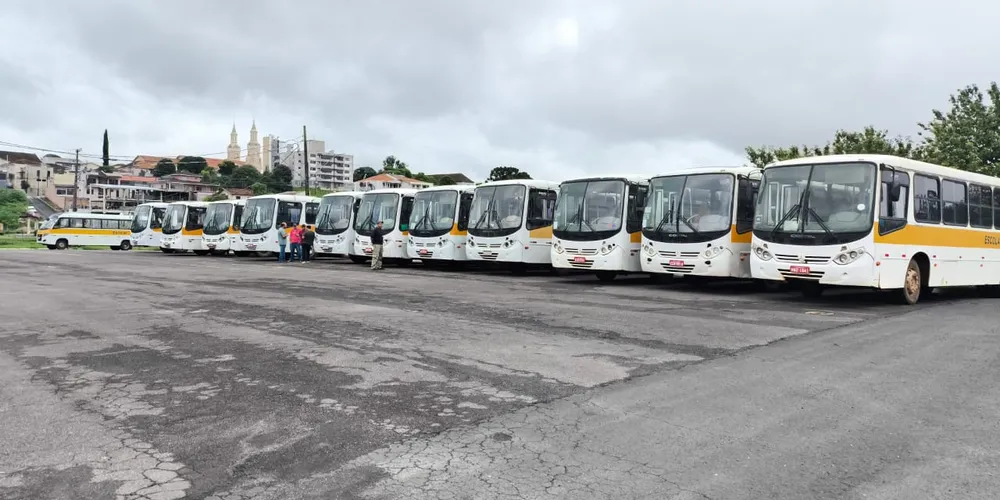 Vistoria começou pelos ônibus que prestam serviços para a Prefeitura e vai continuar com transportadoras particulares