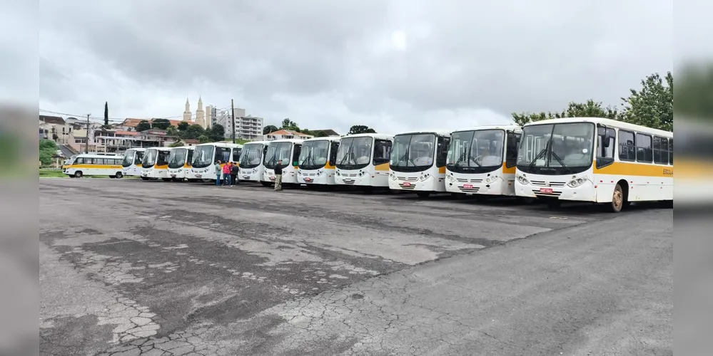 Vistoria começou pelos ônibus que prestam serviços para a Prefeitura e vai continuar com transportadoras particulares