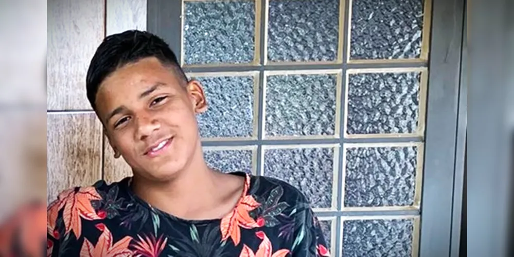 Vitor Hugo Ferreira Duarte, de 14 anos, segue internado